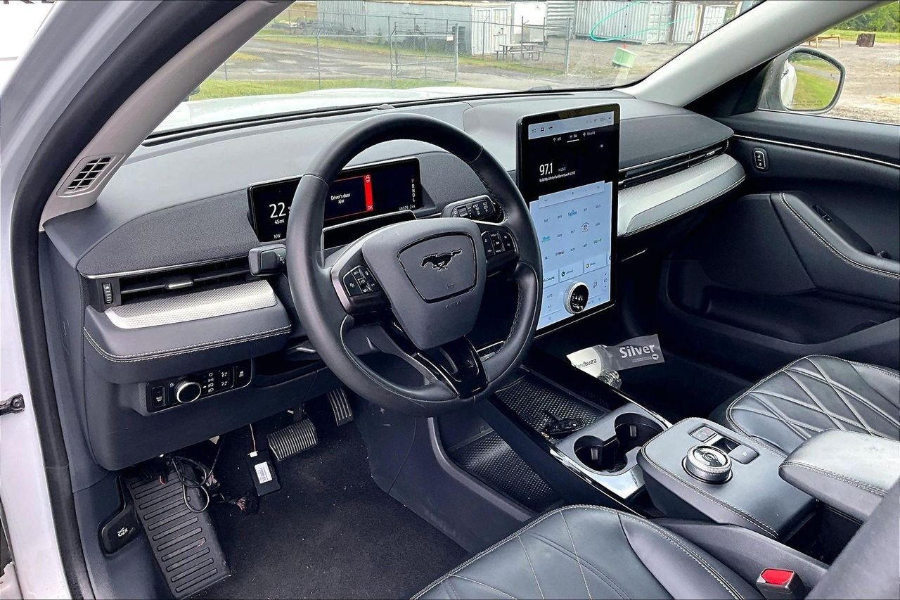 Used 2023 Space White Metallic Ford Select image 5