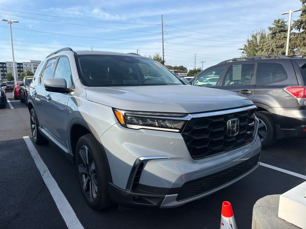 Certified Used 2025 Sonic Gray Pearl Honda Touring image 4