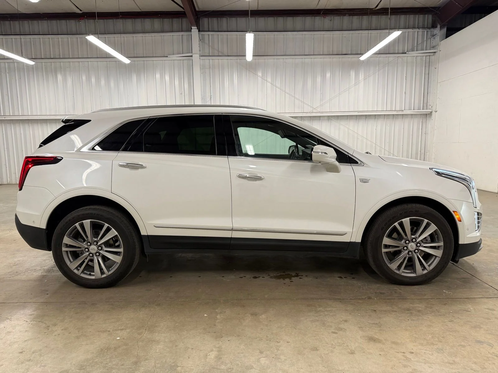 Used 2022 White Cadillac Premium Luxury image 5