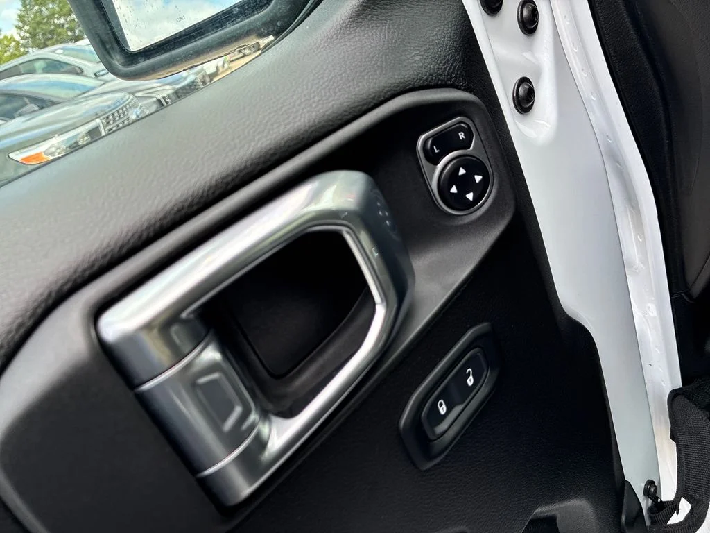 Used 2023 White Jeep Rubicon image 25