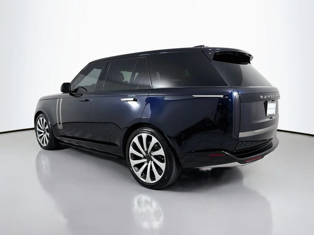 Used 2026 Constellation Blue SV Bespoke Ult Met Gloss Land Rover SE image 7