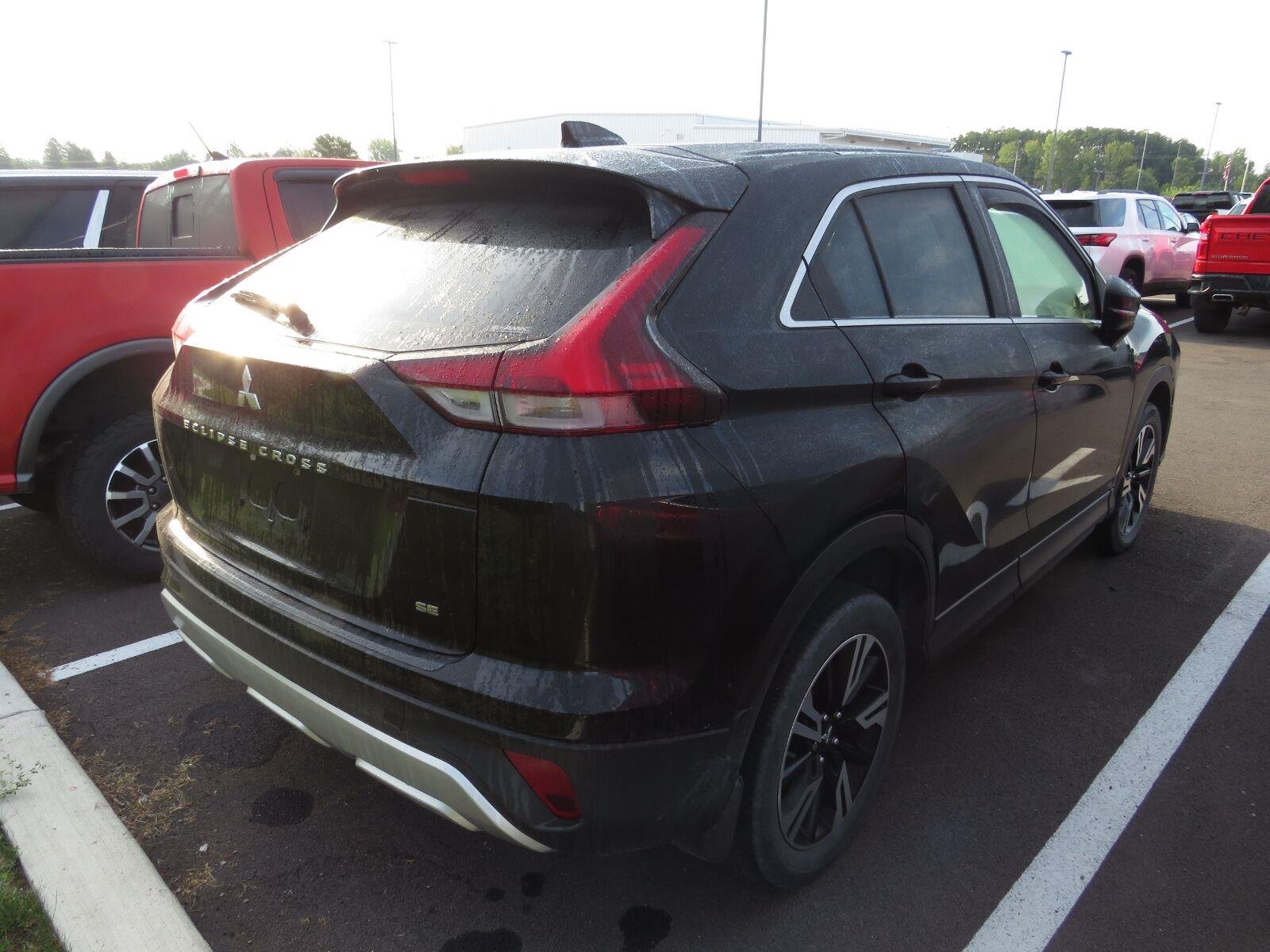 Used 2023 Labrador Black Pearl Mitsubishi SE image 11
