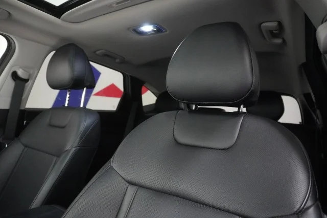 Used 2024  Hyundai SEL image 18