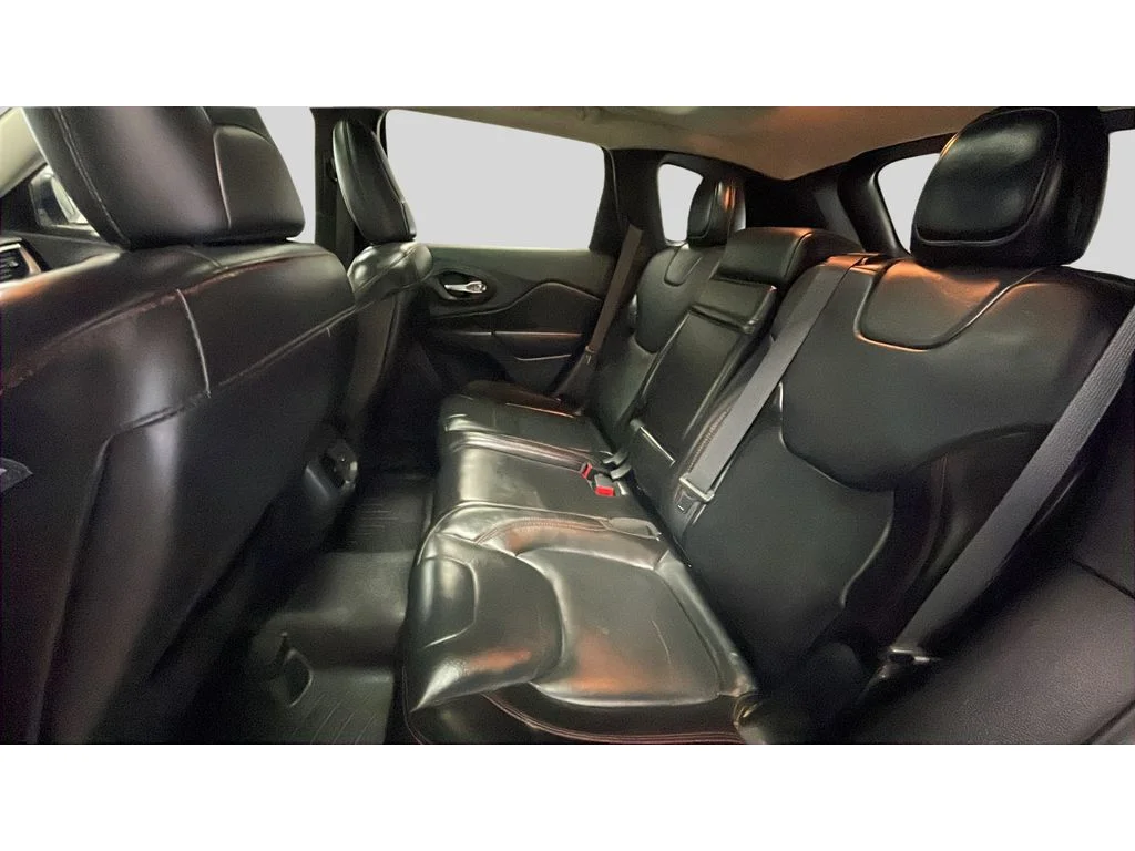 Used 2016 Bright White Clearcoat Jeep Trailhawk image 16
