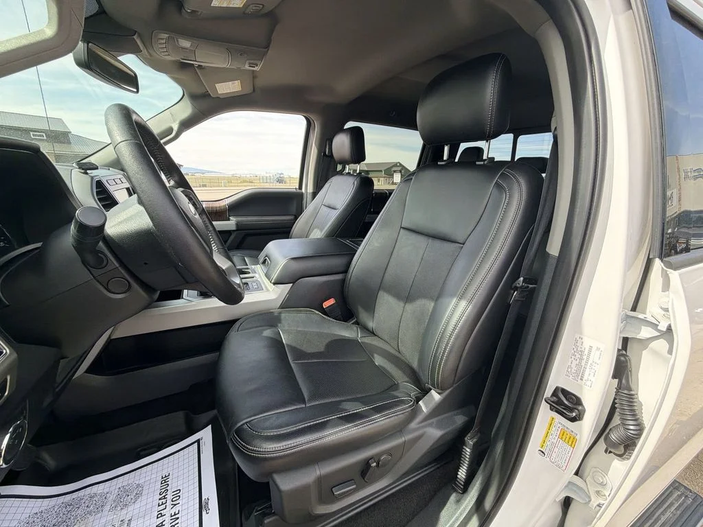 Used 2019 White Platinum Clearcoat Metallic Ford Lariat image 24