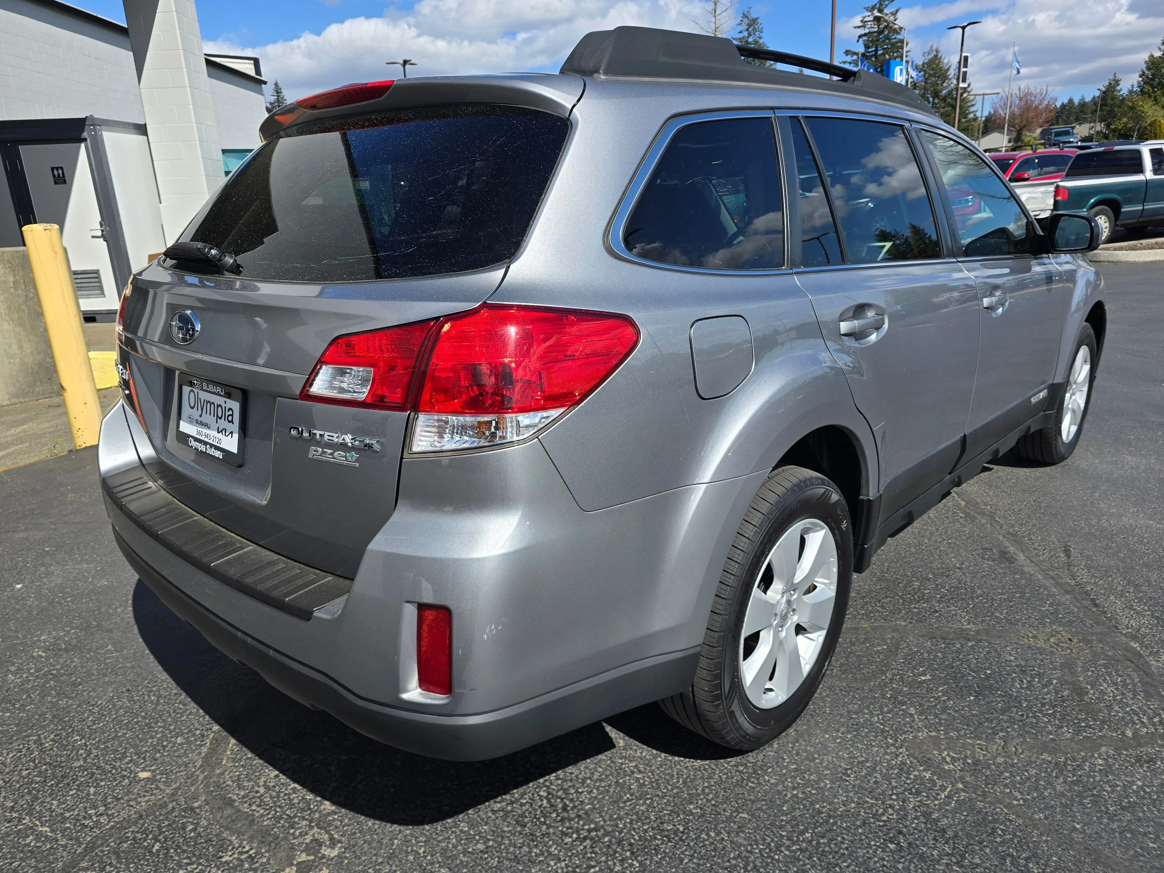 Used 2010 Steel Silver Metallic Subaru 2.5i Premium image 4