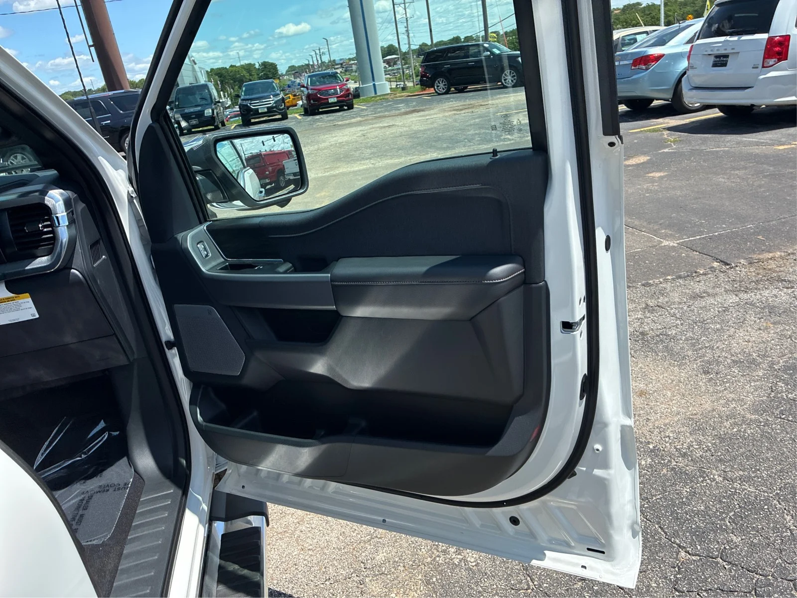 New 2026 Star White Metallic Tri-Coat Ford Lariat® image 19