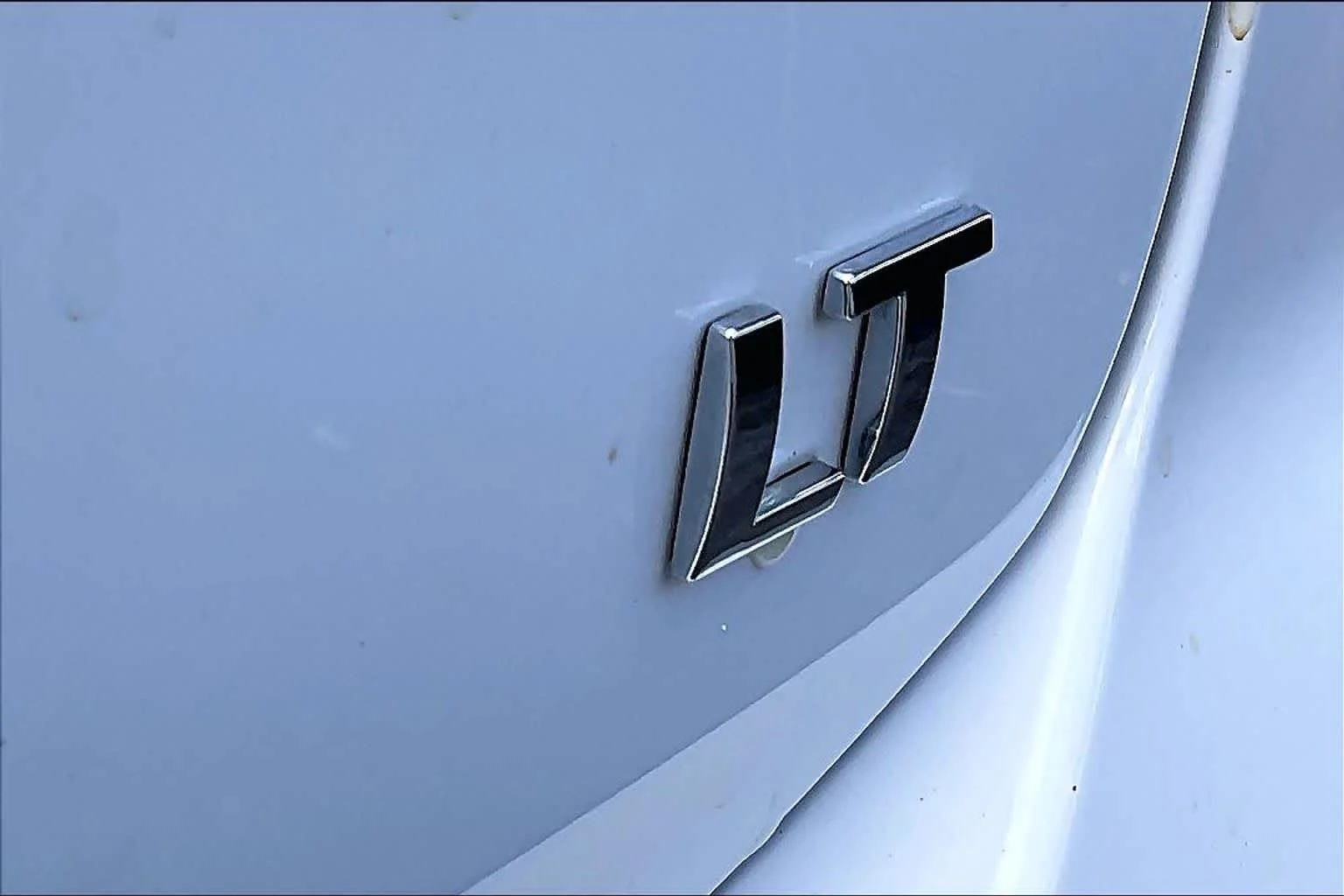 Used 2024 Summit White Chevrolet LT image 16