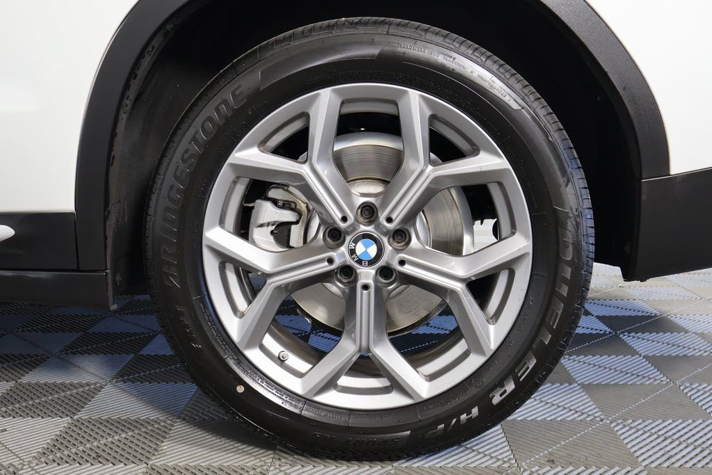 Used 2024 White BMW sDrive30i image 16