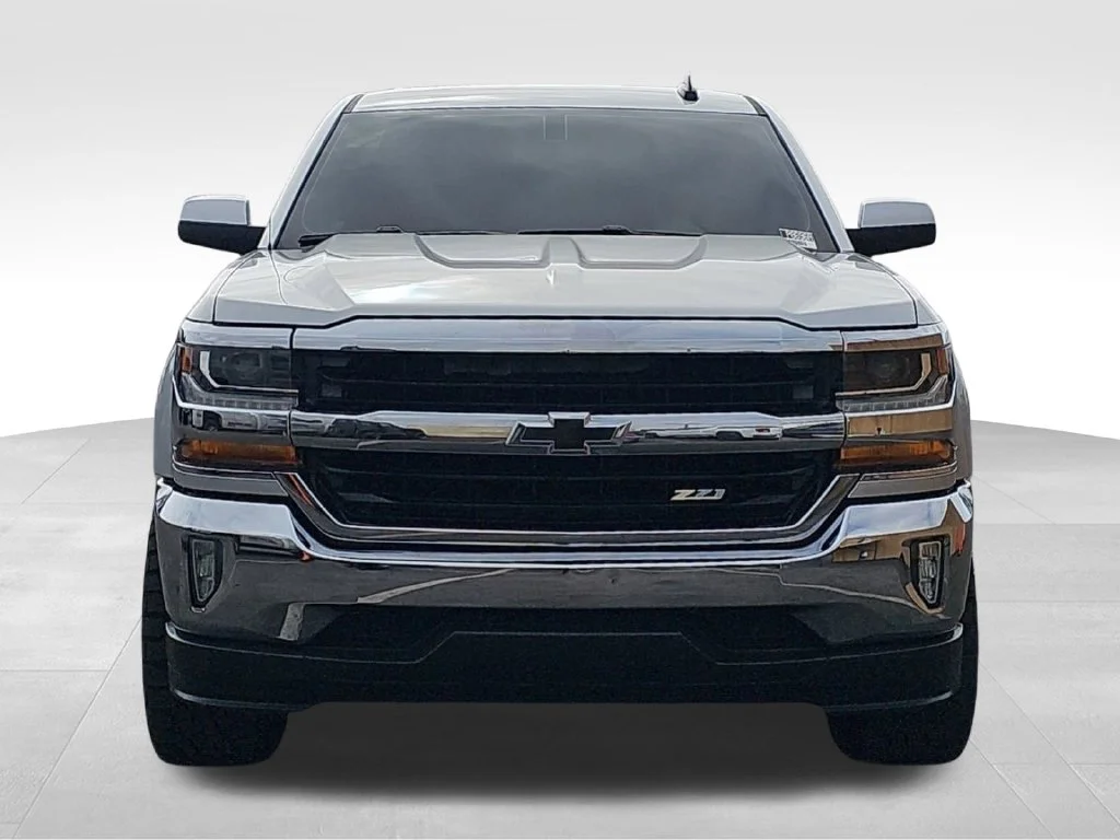 Used 2018 Silver Chevrolet LT image 8