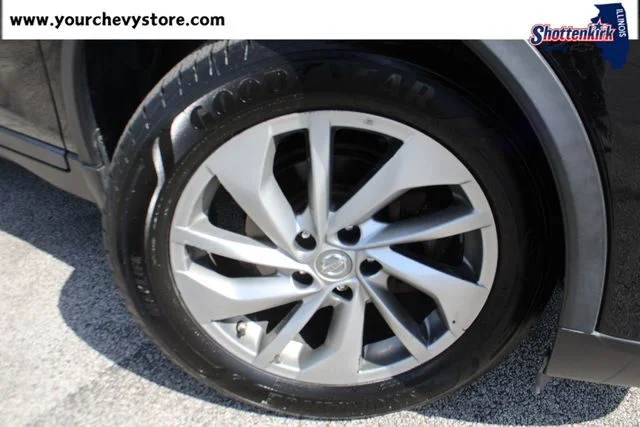 Used 2015 Black Nissan SL image 6