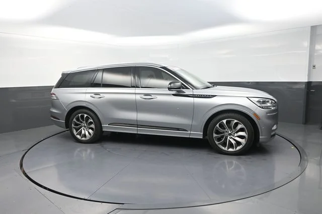 Used 2022 Silver Lincoln Grand Touring image 31