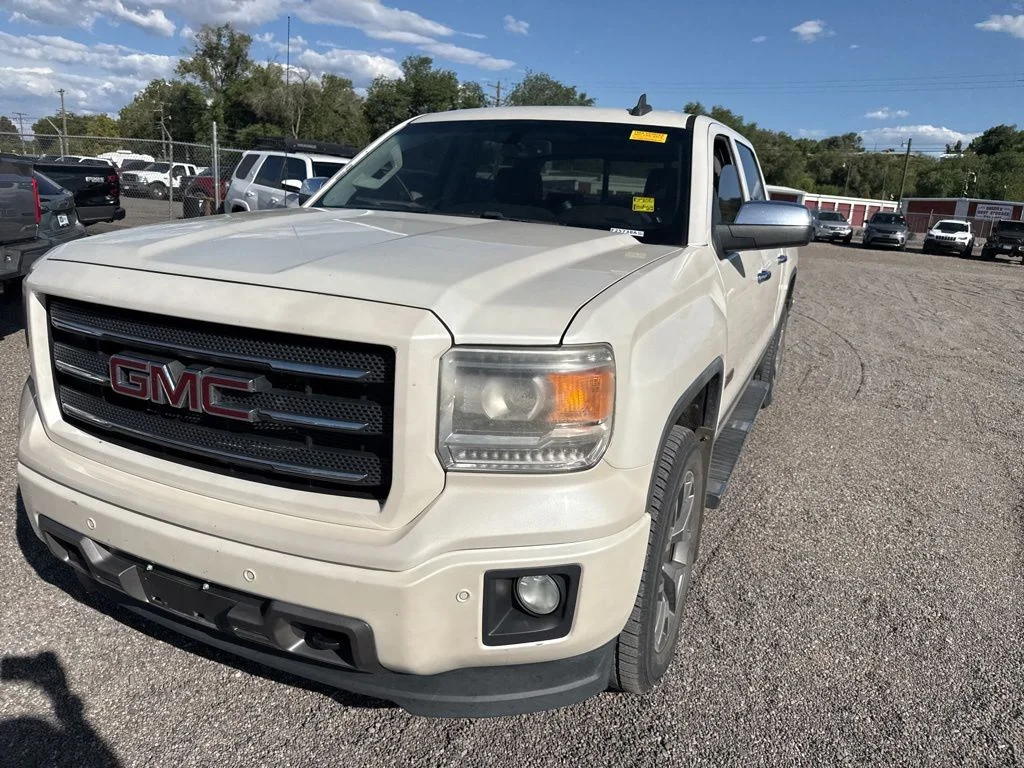 Used 2015 White Diamond Tricoat GMC SLT image 16