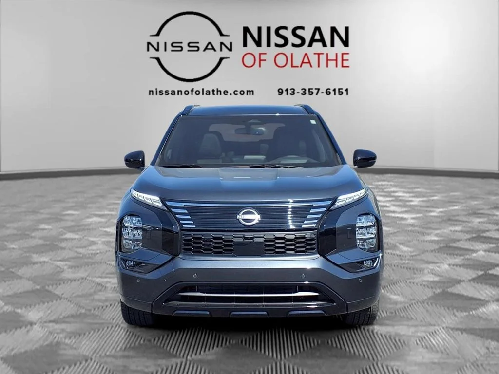 New 2026 Gray Nissan Platinum image 35