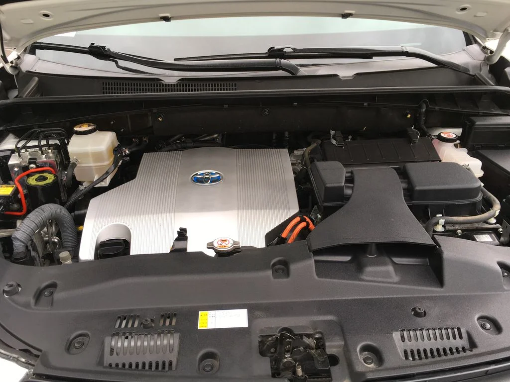 Used 2019 White Toyota XLE image 14