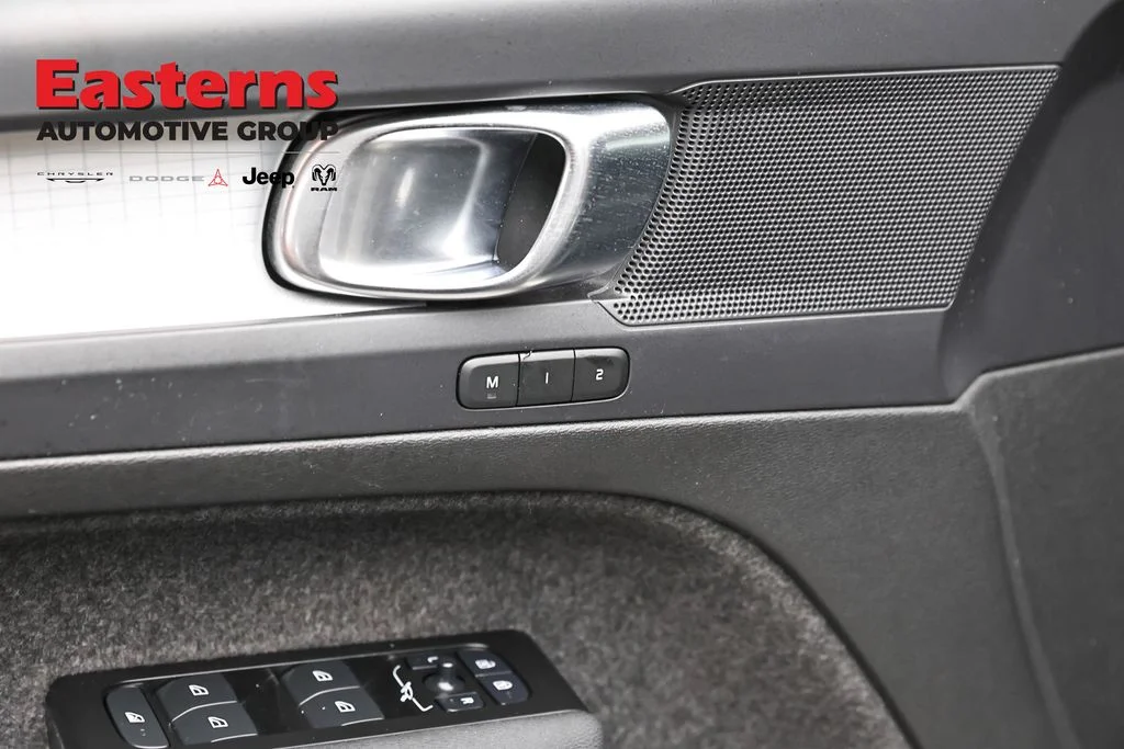 Used 2022 Brown Volvo Momentum image 16