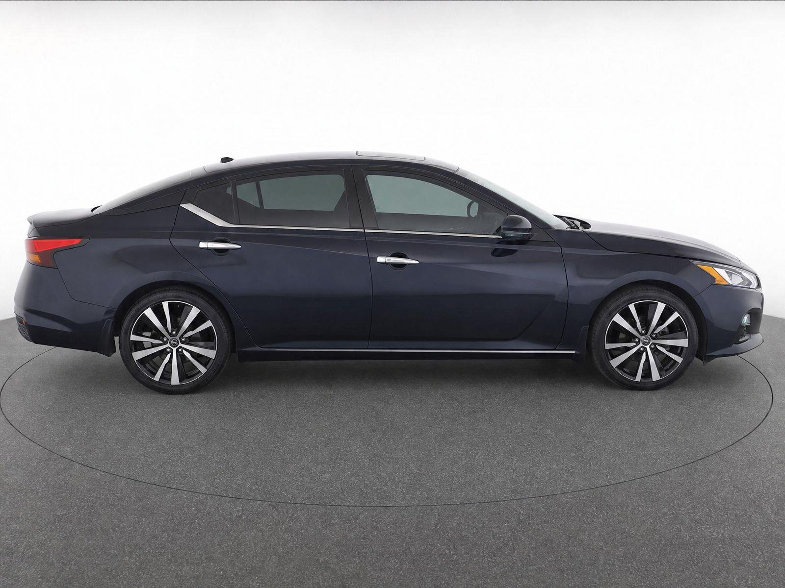 Used 2019 Storm Blue Metallic Nissan 2.5 Platinum image 4