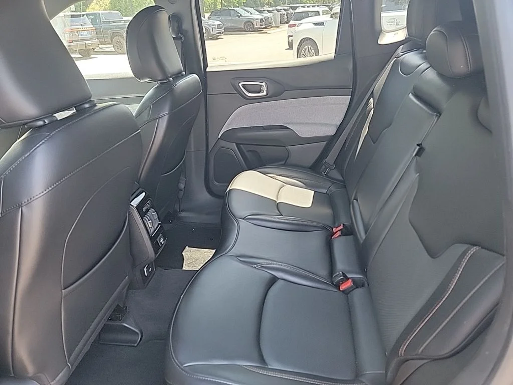 Used 2023 Diamond Black Crystal Pearlcoat Jeep Latitude Lux image 16