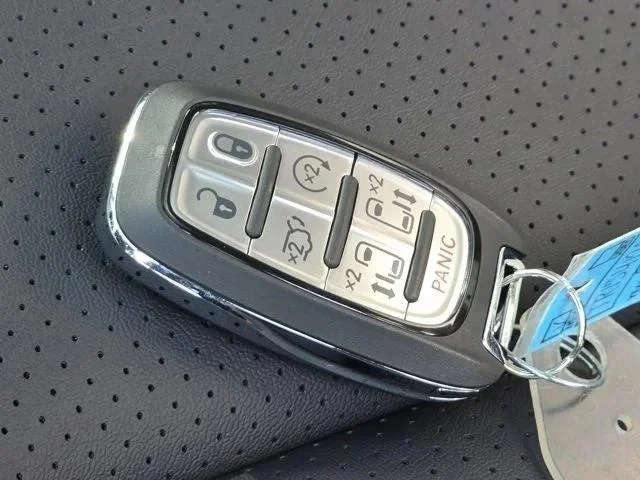 2026 Chrysler Pacifica Select - Photo 34