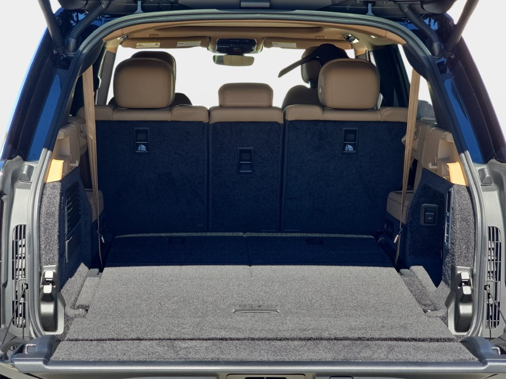 New 2027 Belgravia Green Land Rover SE LWB image 12