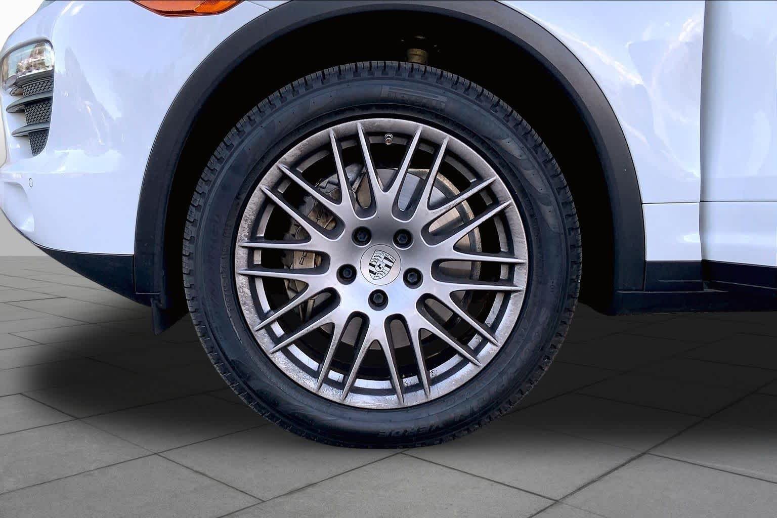 Used 2013 White Porsche S image 10