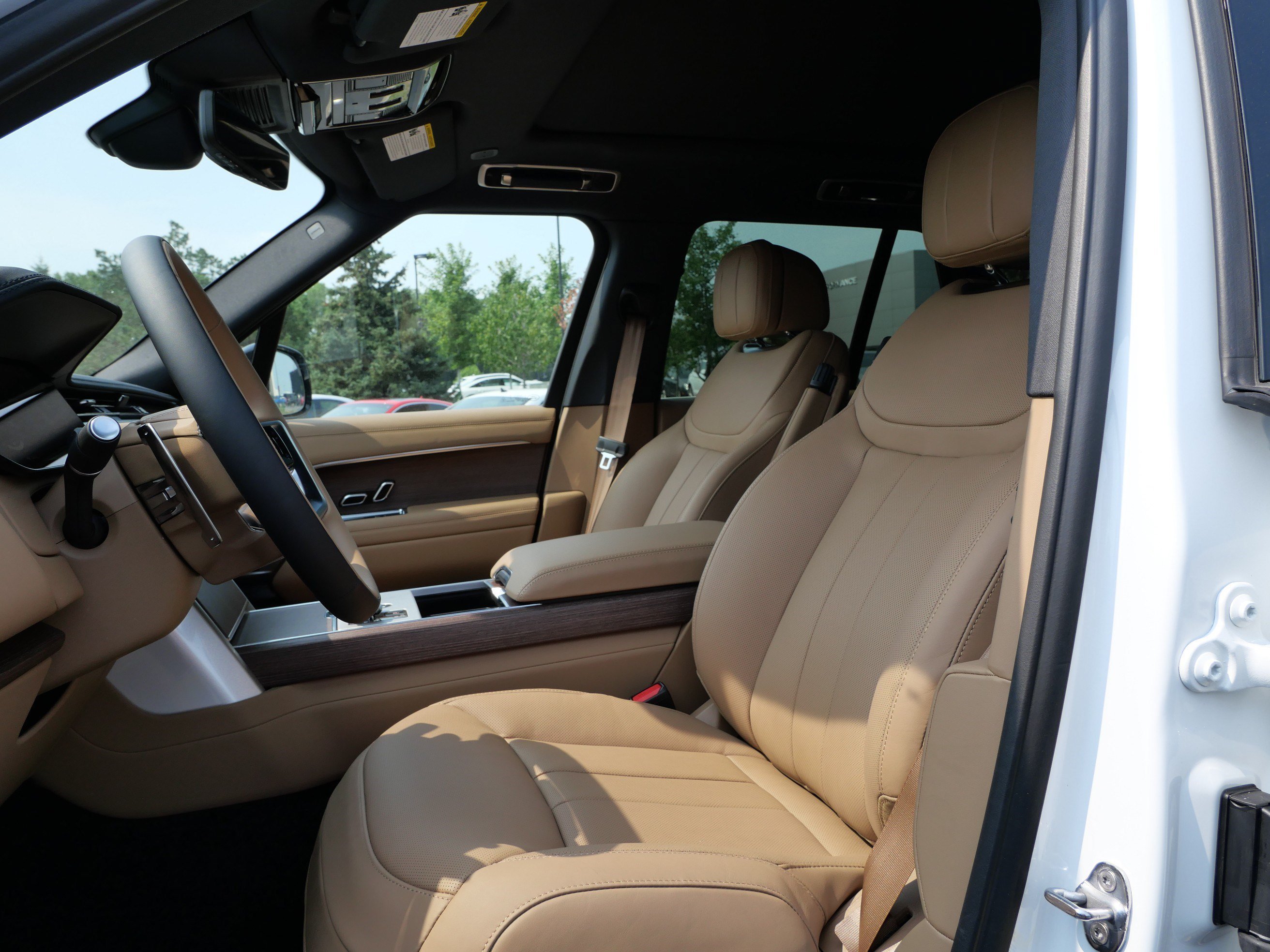 New 2026 Fuji White Land Rover SE image 3