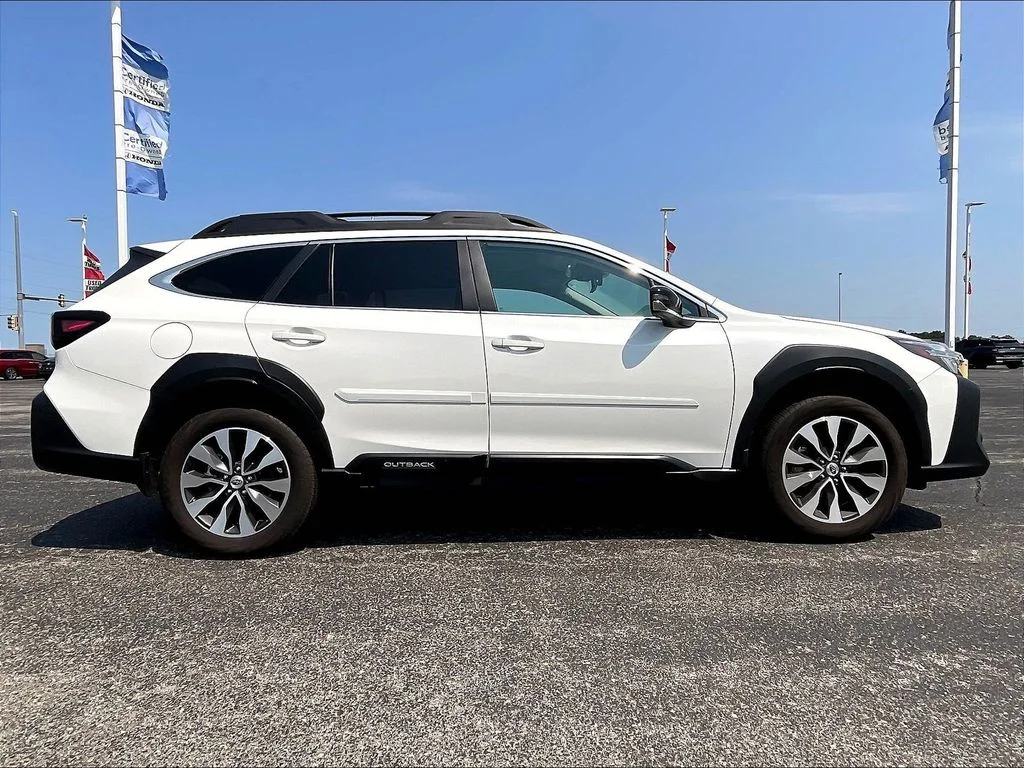 Used 2025 Crystal White Pearl Subaru Limited image 6
