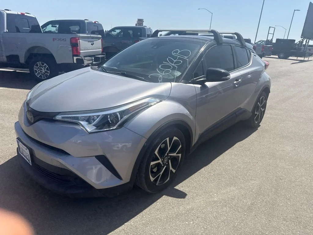 Used 2019 Silver Toyota XLE image 3