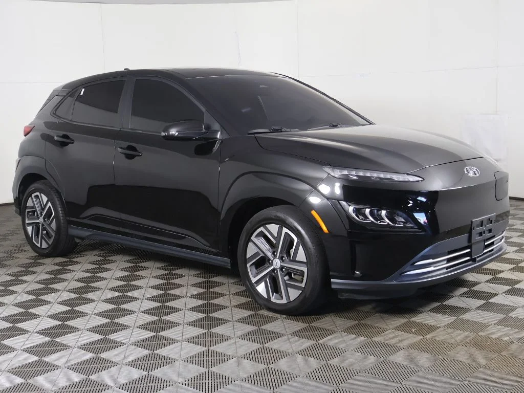 Used 2022 Hyundai Kona EV Limited with VIN KM8K53AG3NU157895 for sale in Bedford, OH