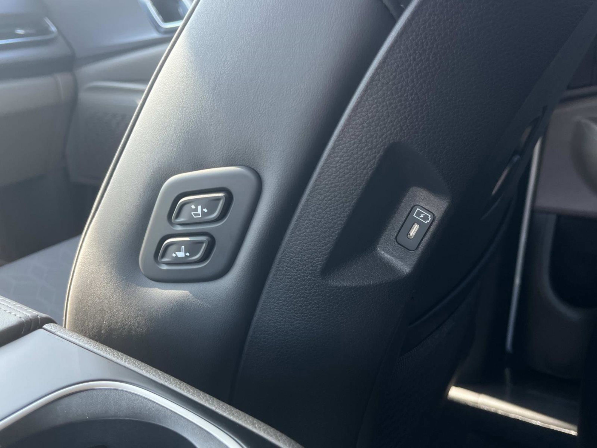 New 2026 Ivory Silver Kia EX image 19