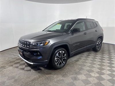 Certified Used 2024  Jeep Limited image 3