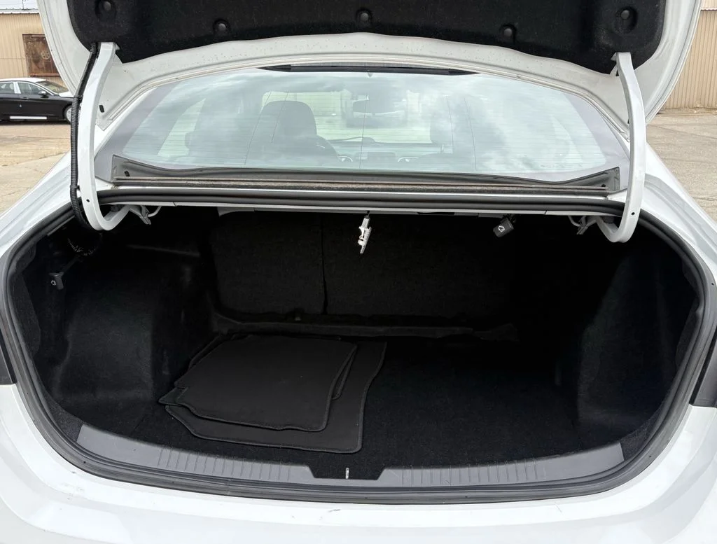 Used 2024 Summit White Chevrolet LT image 23