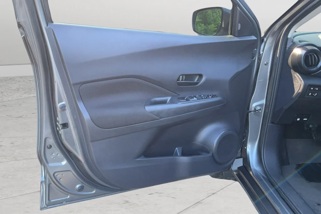 Used 2025 Gray Nissan S image 11