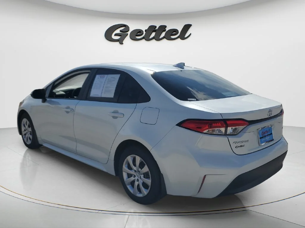Used 2026 Off-white Toyota LE image 7