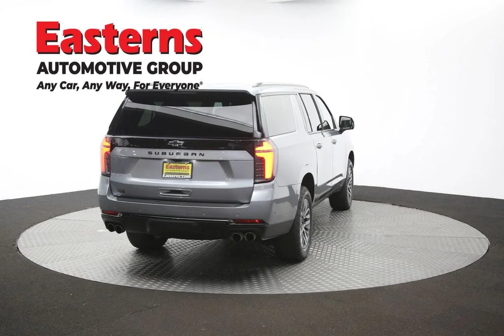Used 2025 Gray Chevrolet Z71 image 43