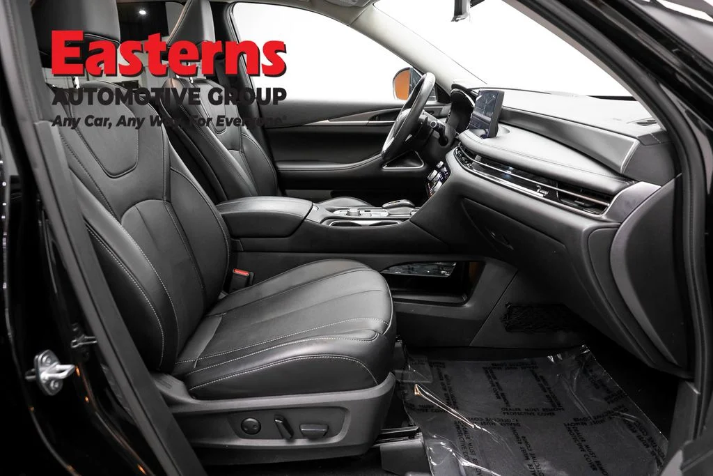 Used 2023 Black INFINITI LUXE image 27