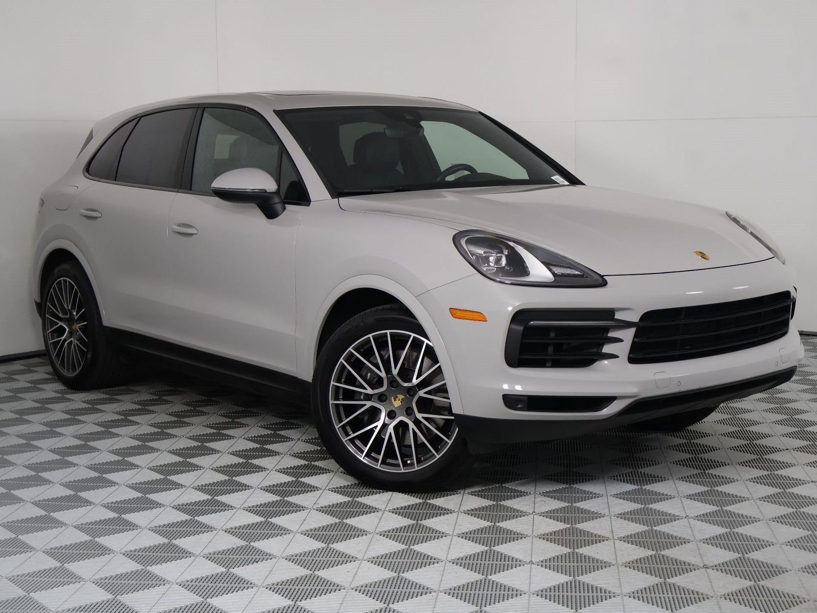 Certified Used 2023 Chalk Porsche  image 9