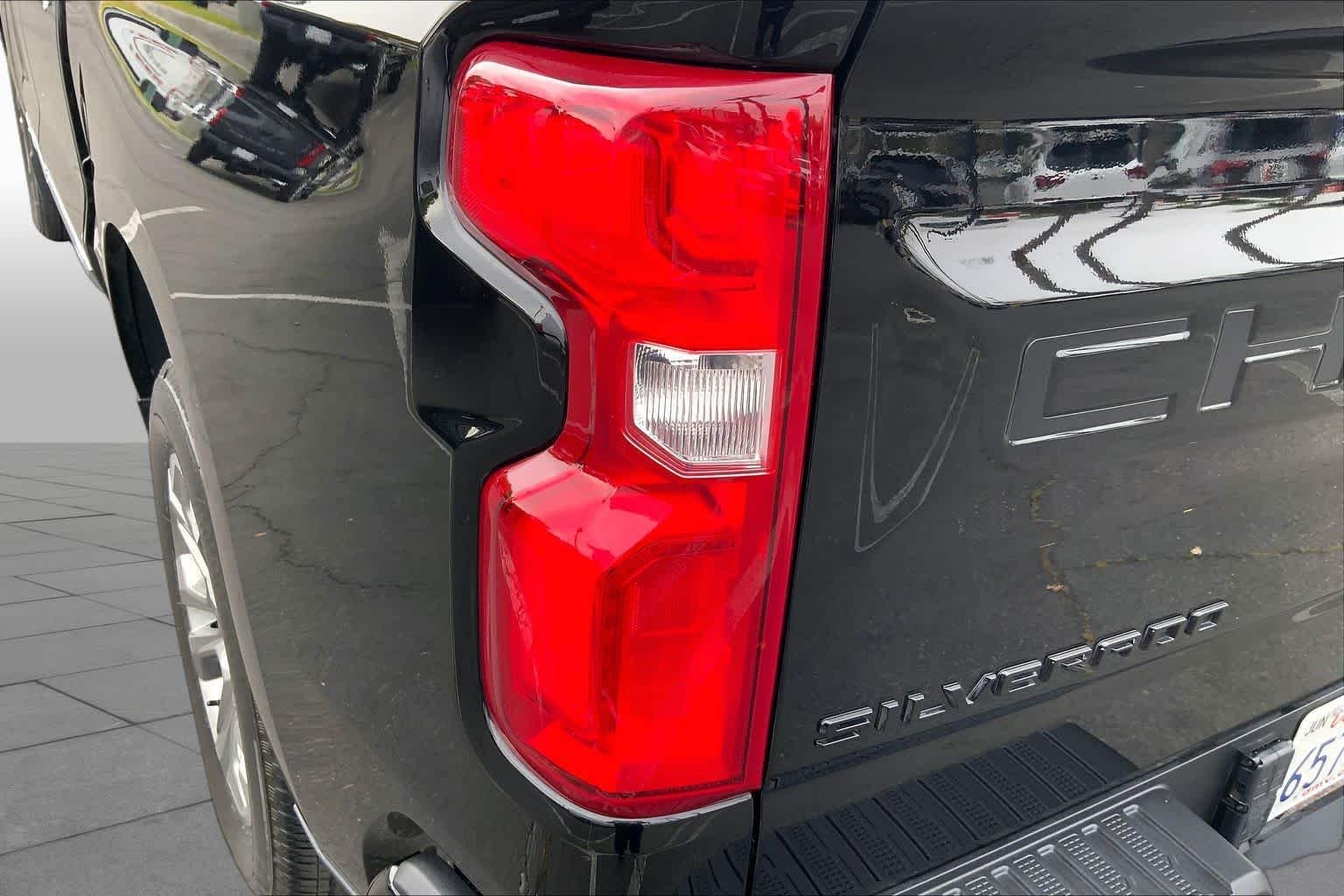Used 2024 Black Chevrolet High Country image 28