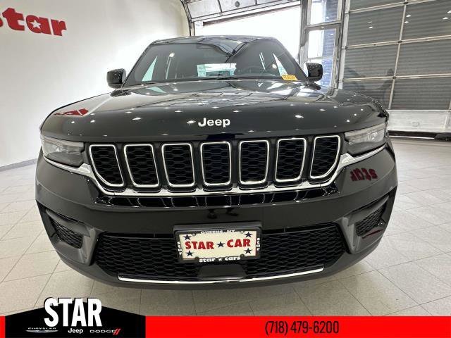 Used 2024 Diamond Black Crystal Pearlcoat Jeep Altitude image 8