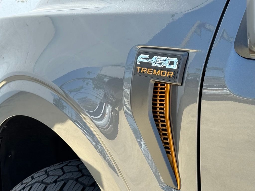 New 2026 Carbonized Gray Metallic Ford Tremor® image 20