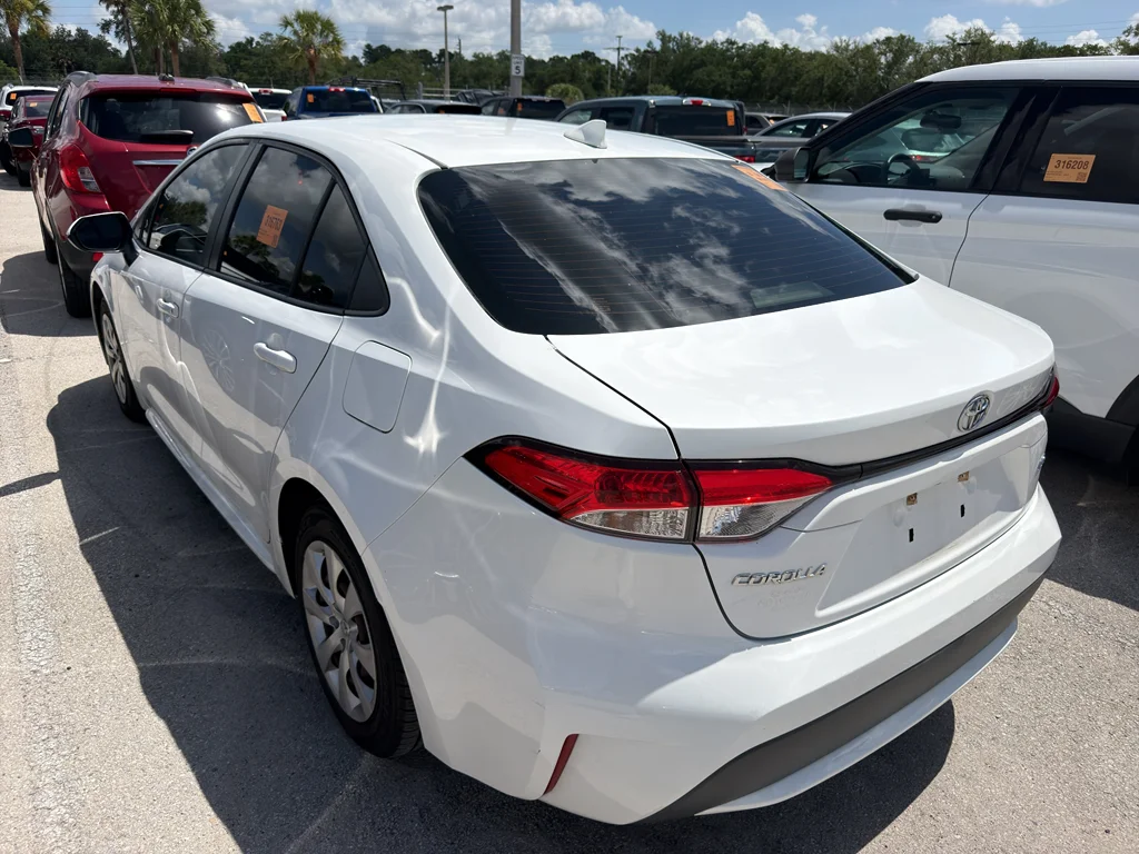 Used 2020 Super White Toyota LE image 4