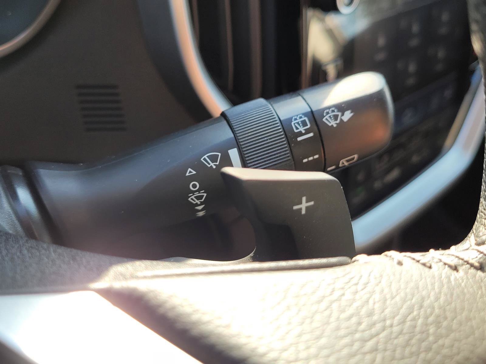 Used 2023 Ice Silver Metallic Subaru Limited image 31