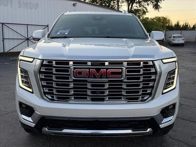 Used 2025 White Frost Tricoat GMC Denali image 4