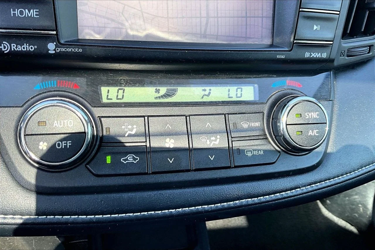 Used 2018 Gray Toyota XLE image 17