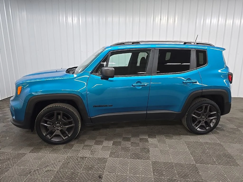 Used 2021 Bikini Metallic Clearcoat Jeep Latitude image 5