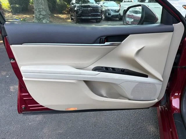 Used 2018 Red Toyota LE image 10