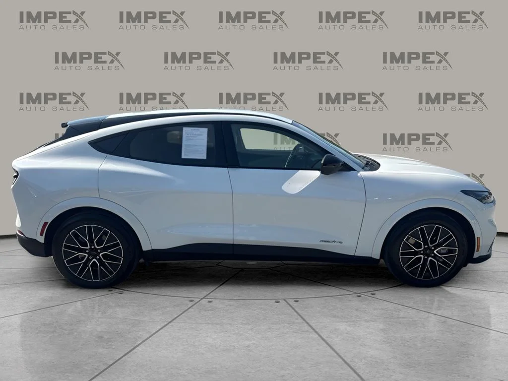 Used 2025 White Ford Premium image 6