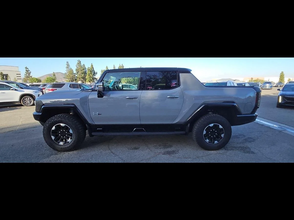 Used 2024 Meteorite Metallic (Grey) GMC 2X image 8