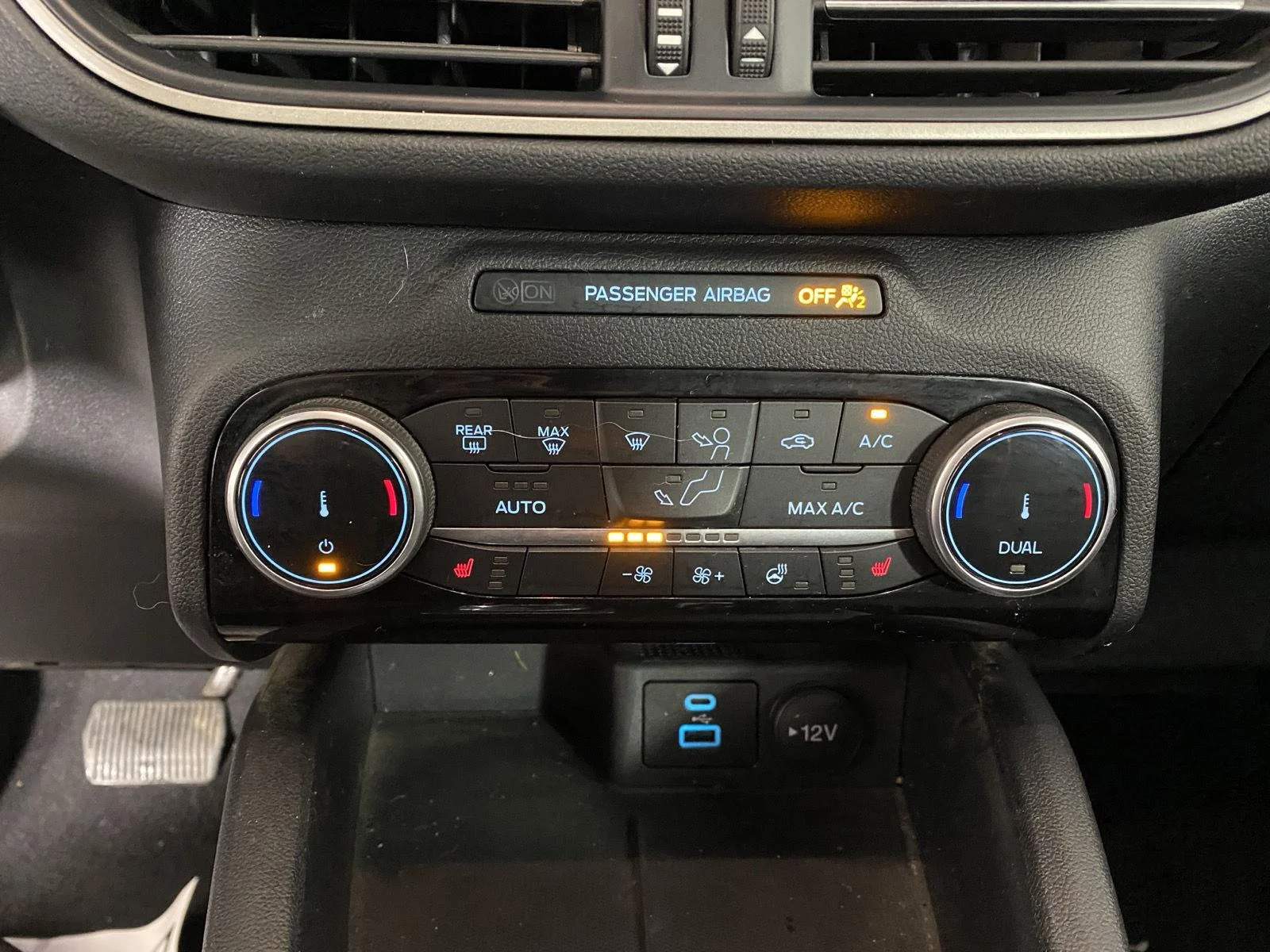 Used 2022 Oxford White Ford SE Hybrid image 14