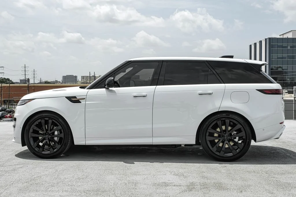 New 2026 Fuji White Land Rover Dynamic SE image 10